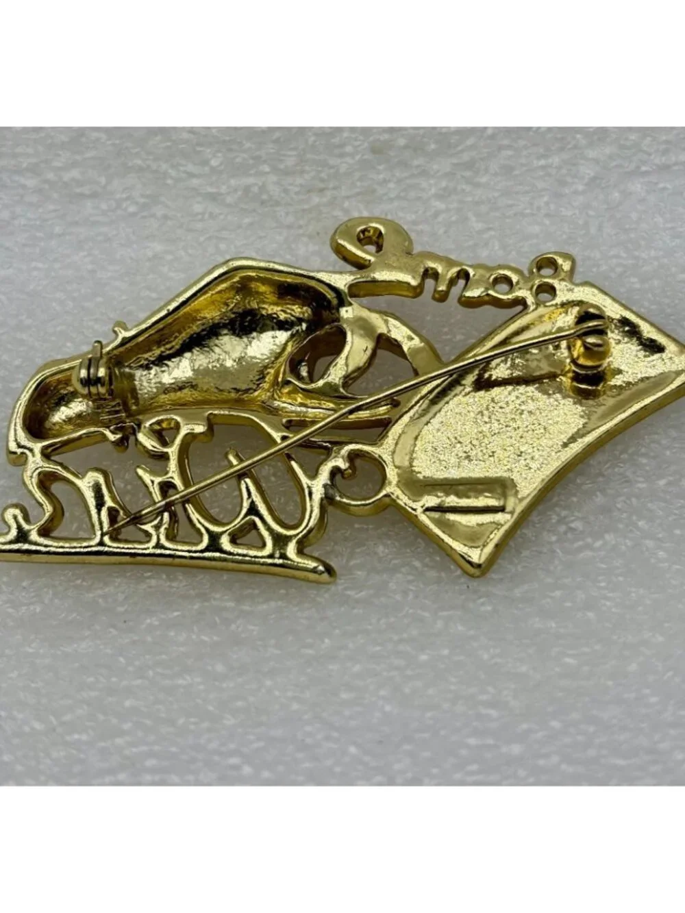 1980s Figural Born 2 Win Brushed Satin Gold Tone Betting Hand Brooch